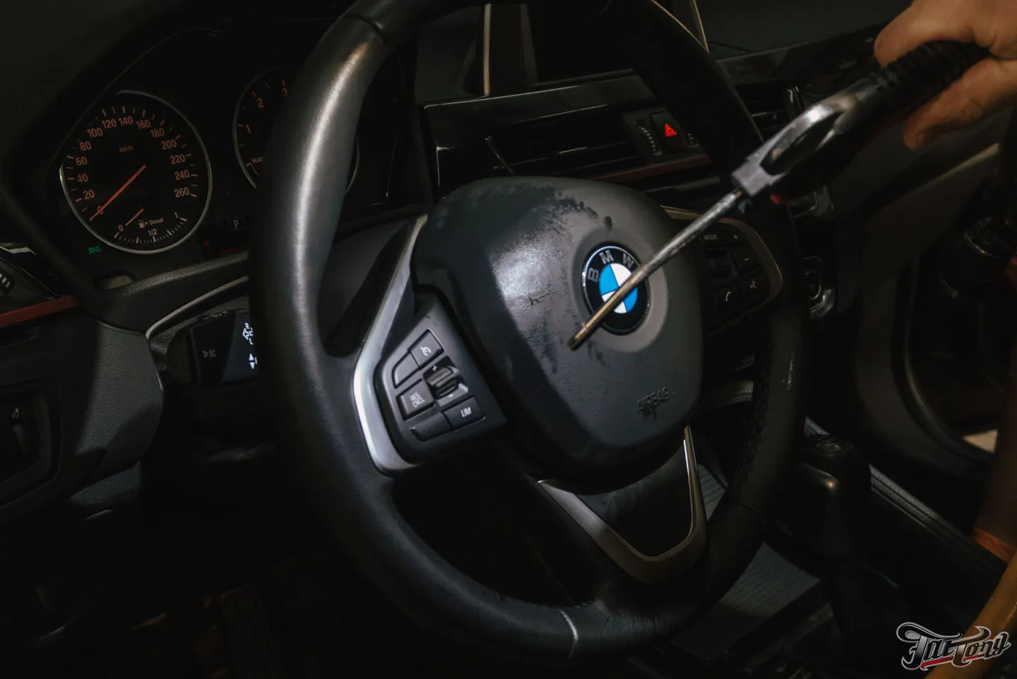 Химчистка салона и мойка подкапотного пространства BMW X1